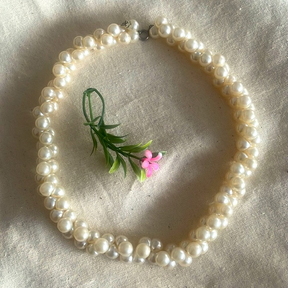 VINTAGE CHIC Faux Pearl Choker 1050’s 🔥 - Picture 7 of 16